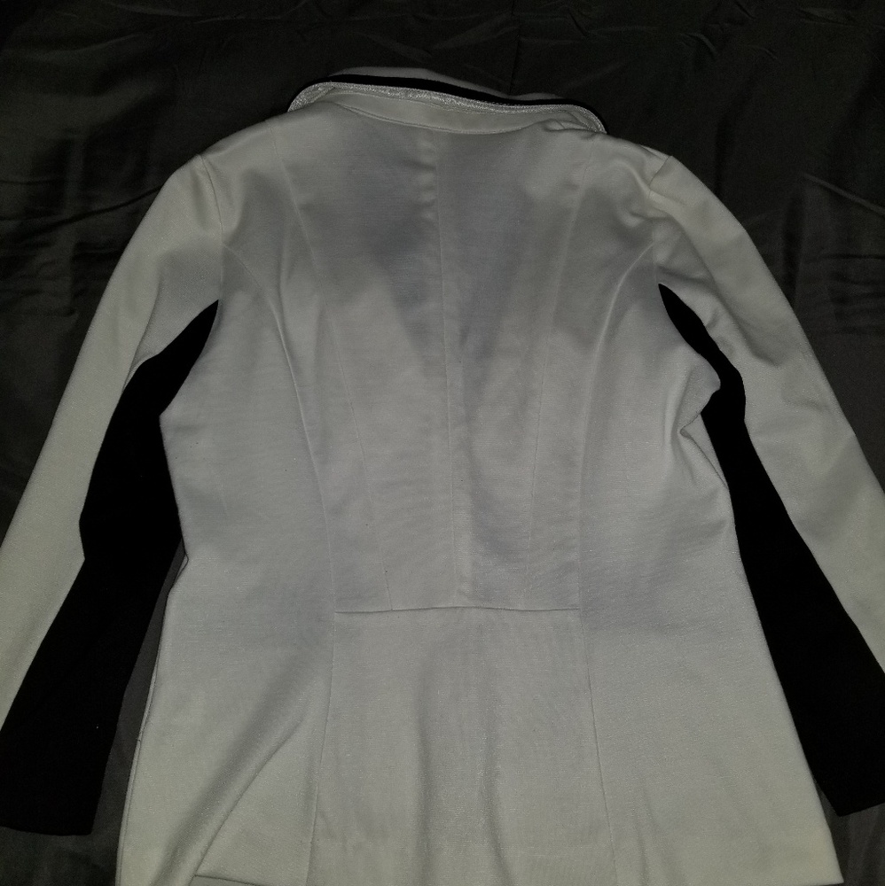 Blazer - Picture 2 of 3
